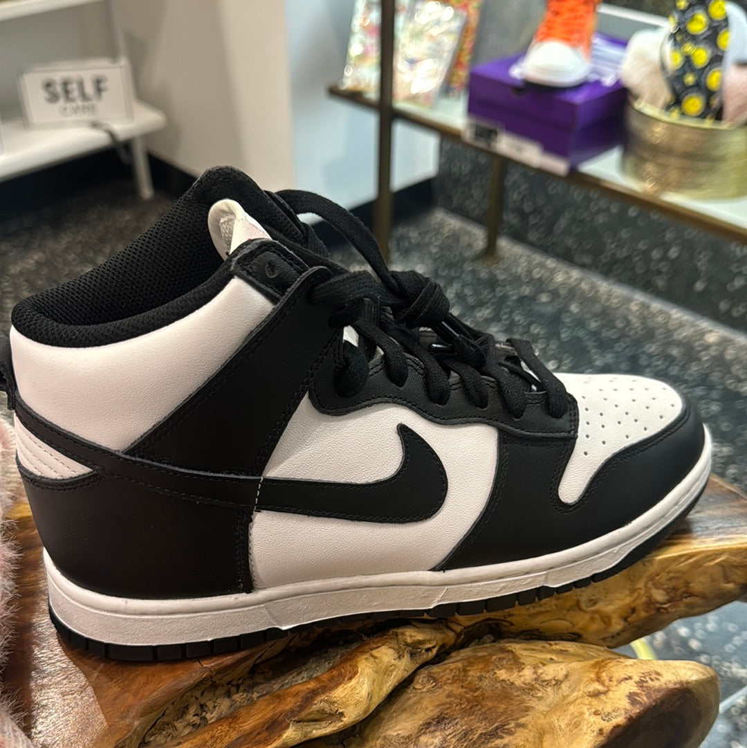 Nike Dunks Women’s 10 Black and White