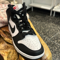 Nike Dunks Women’s 10 Black and White