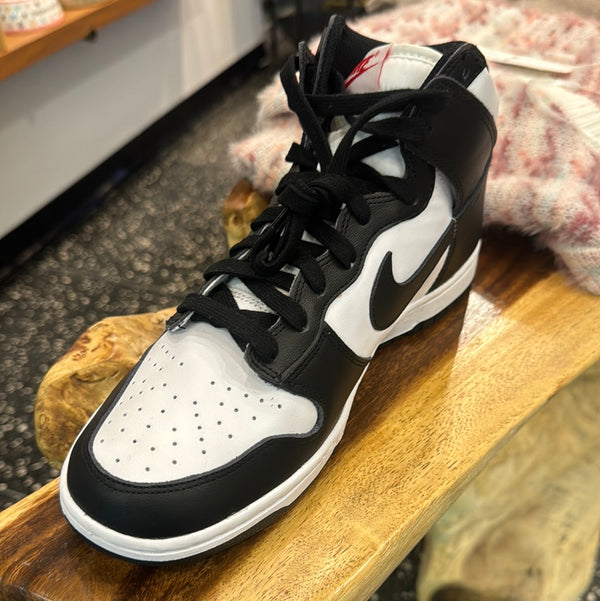 Nike Dunks Women’s 10 Black and White