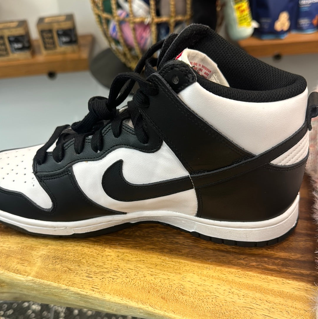 Nike Dunks Women’s 10 Black and White