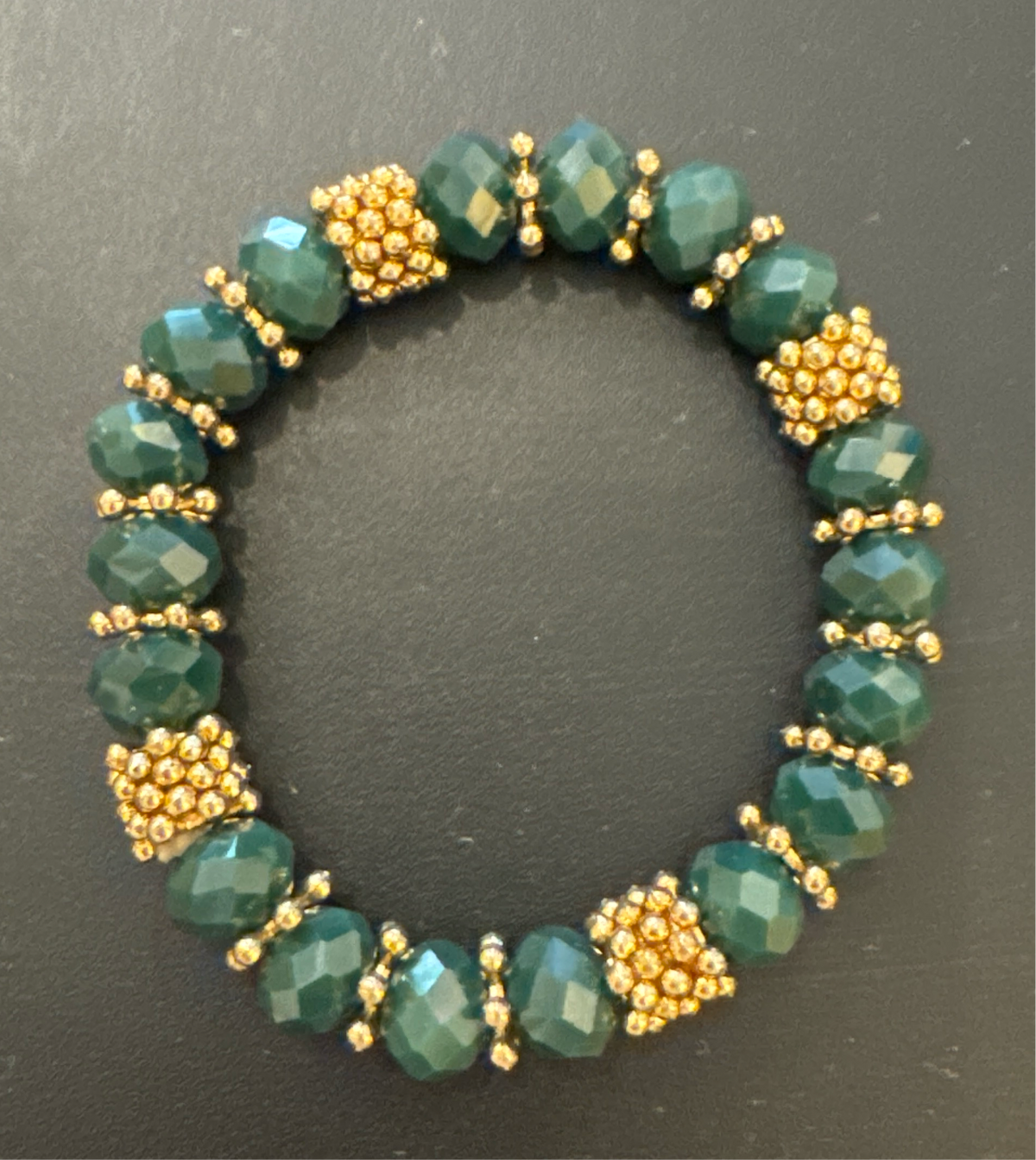 ALD emerald green stone w gold bead stretch bracelet