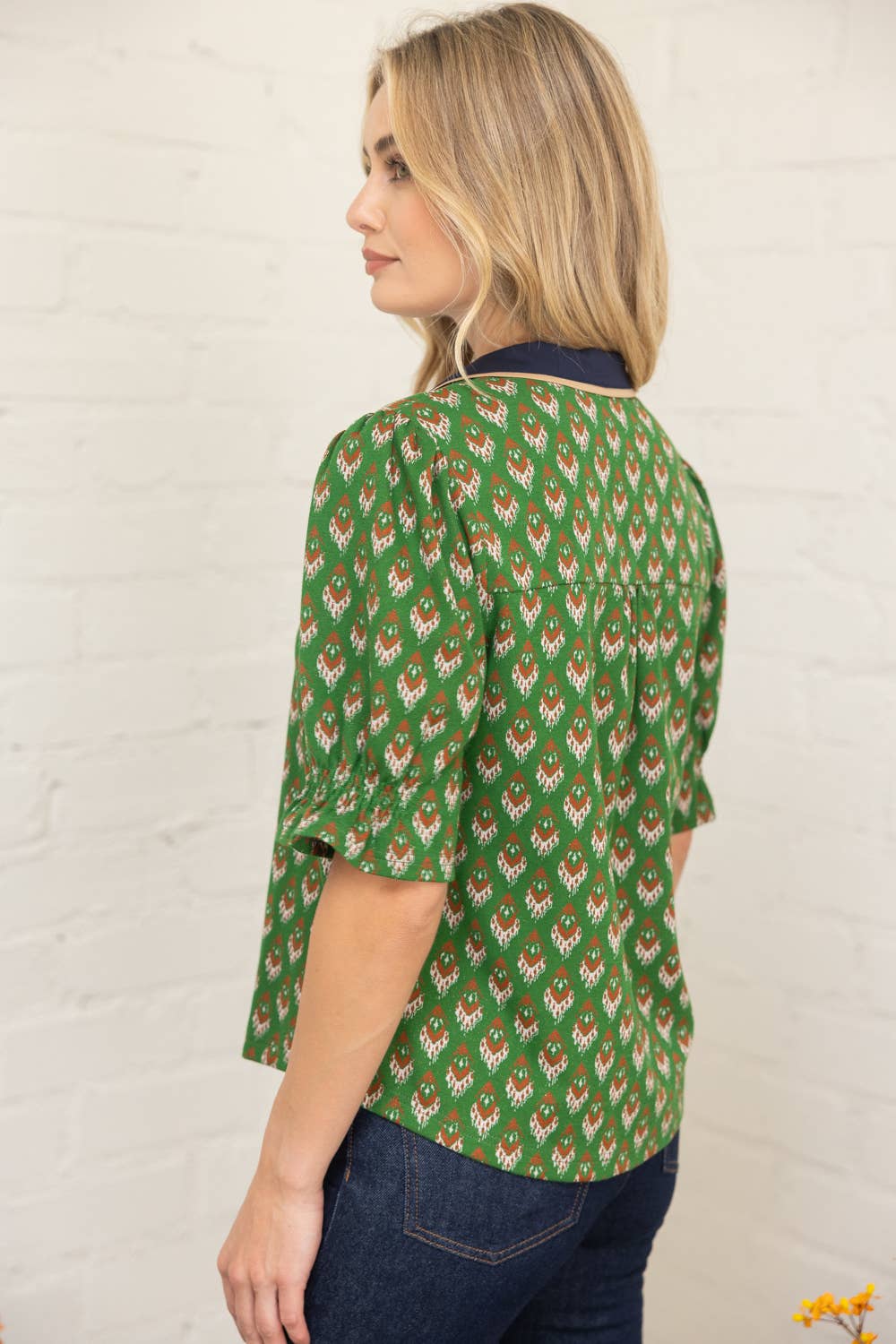 Piping Detailed Collar Retro Inspired Printed Knit Top