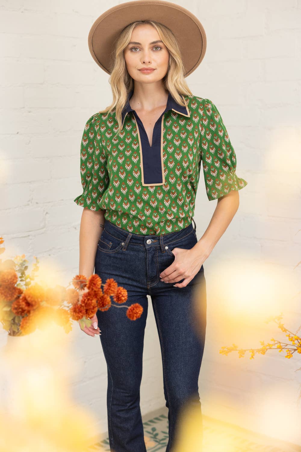 Piping Detailed Collar Retro Inspired Printed Knit Top
