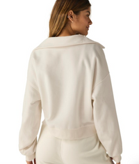 Beyond Yoga - Street Smart Pull Over - Fresh Snow
