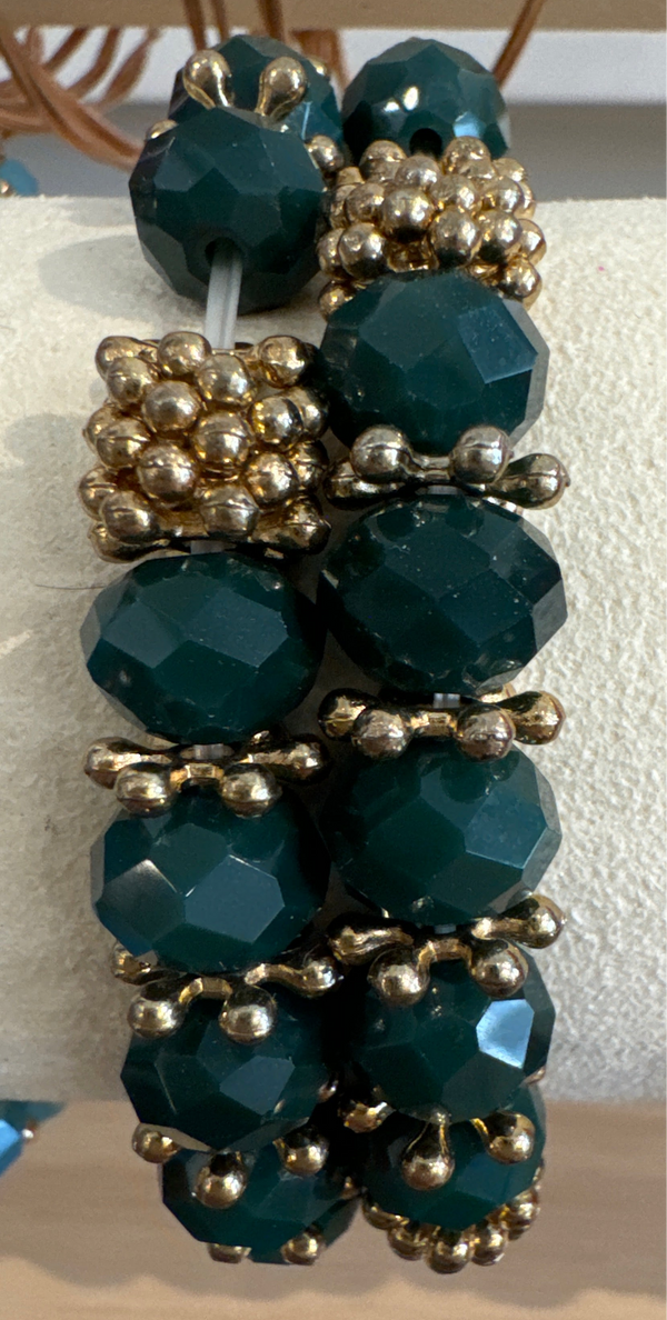 ALD emerald green stone w gold bead stretch bracelet