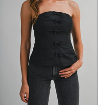 Strapless Structured Top Featuring A Straight Neckline