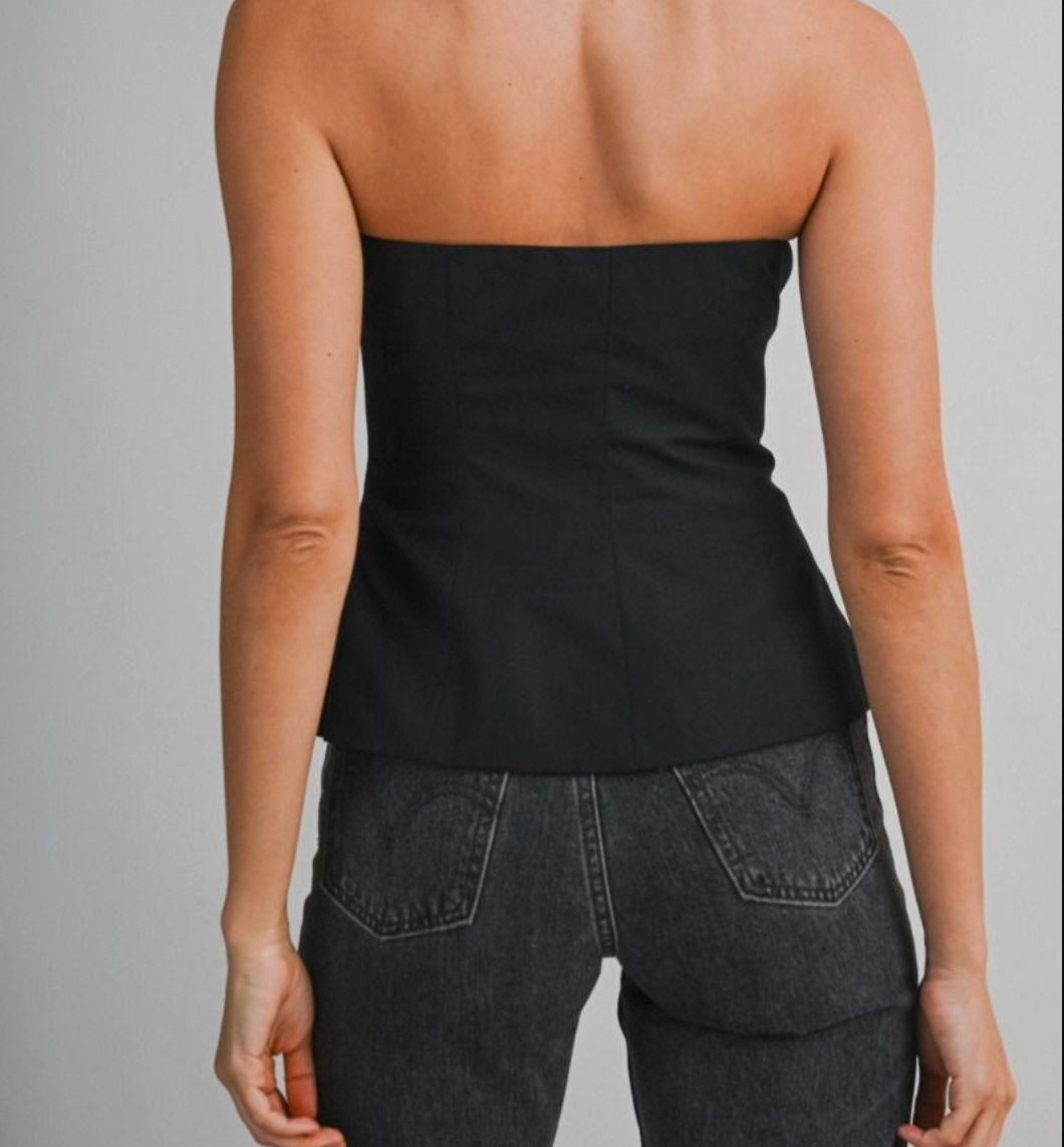 Strapless Structured Top Featuring A Straight Neckline
