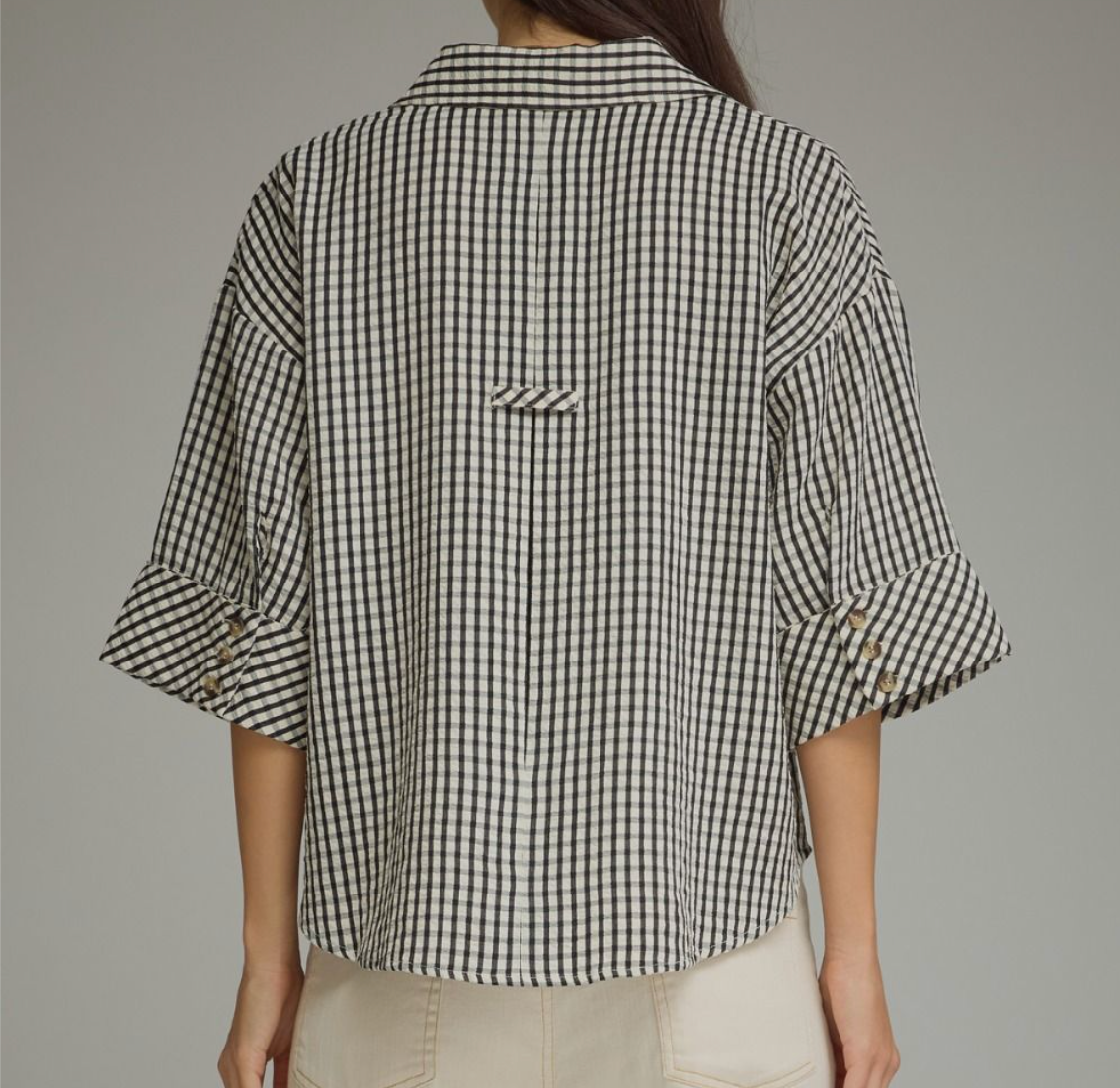 Gingham 3/4 Sleeve Top V-neck Collar Detail.
